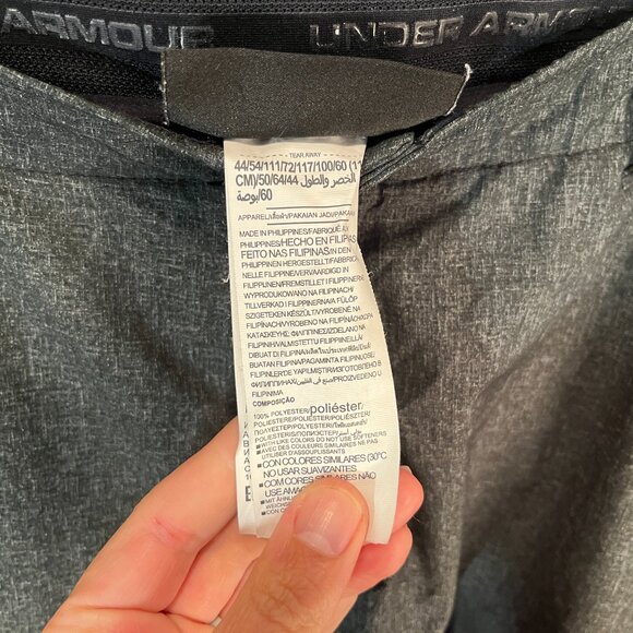 Under Armour Men's dark gray marled flat front Golf Shorts 44 9" inseam EUC - Picture 3 of 5